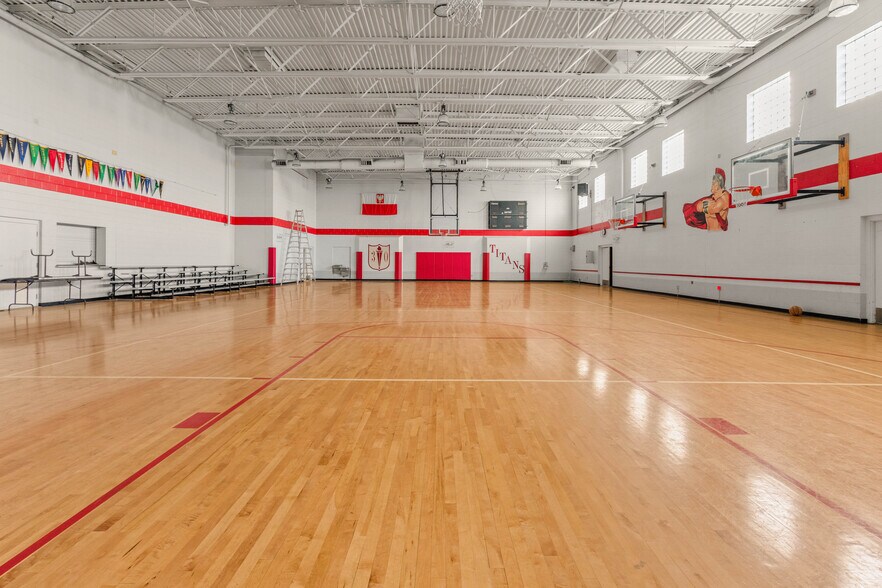 More Photos Of 266 Antoine St, Wyandotte Religious Facility For Lease