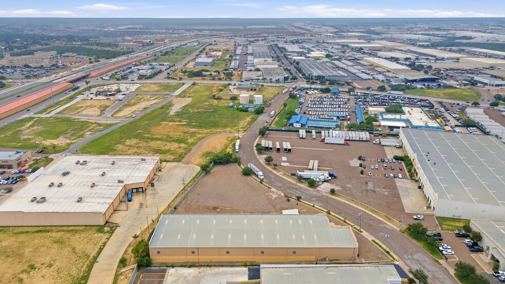 More Photos Of 809 Nafta Blvd, Laredo Warehouse For Lease