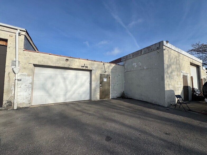 More Photos Of 52A Mill Rd, Freeport Warehouse For Lease