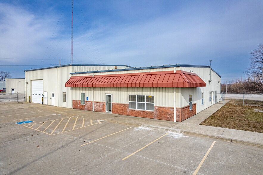 More Photos Of 1715 W Commerce Dr, Marshall Service For Sale