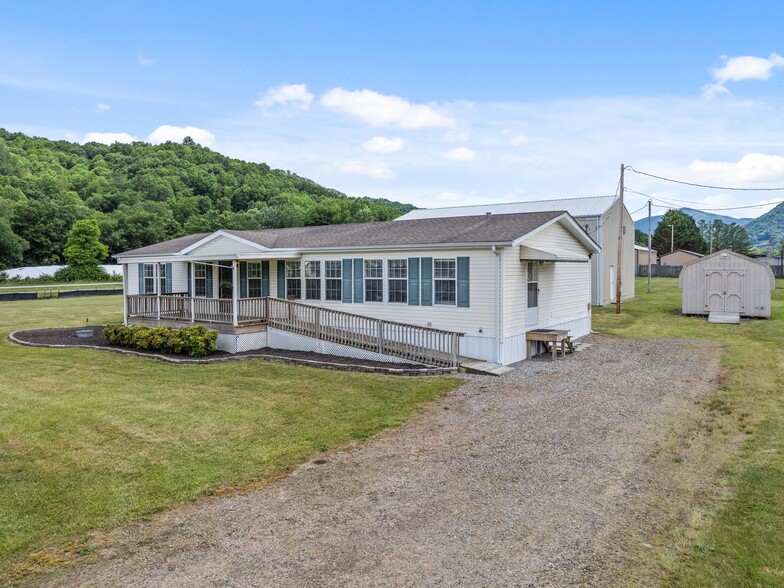 Primary Photo Of 25 Lester Ln, Waynesville Flex For Sale