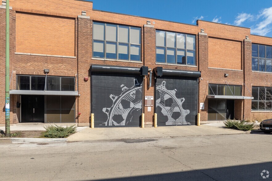 More Photos Of 1550-1556 W Carroll, Chicago Loft Creative Space For Lease