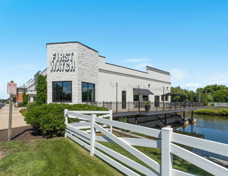 More Photos Of 1702 Commons Dr, Geneva Restaurant For Sale