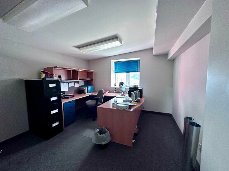 More Photos Of 347 Lake St, Sault Ste. Marie General Retail For Sale