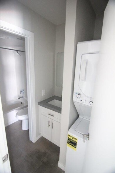 More Photos Of 718 W Hazelwood St, Phoenix Apartments For Sale