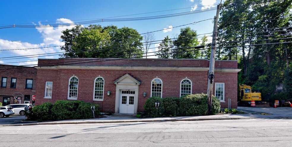 More Photos Of 3 Highland St, Plymouth Bank For Sale