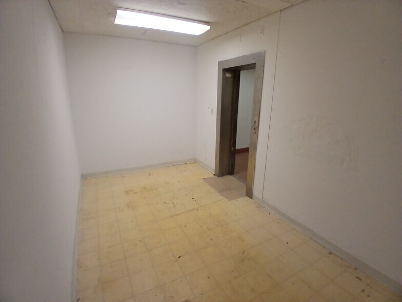 More Photos Of 32733 Highway 18, Lucerne Valley Freestanding For Lease