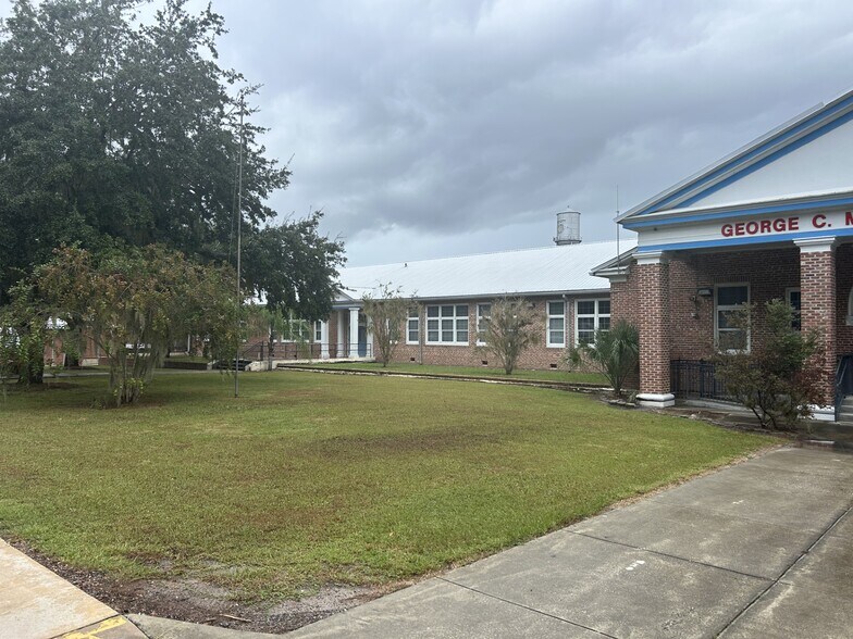 More Photos Of 101 S Prospect St, Crescent City Flex For Sale