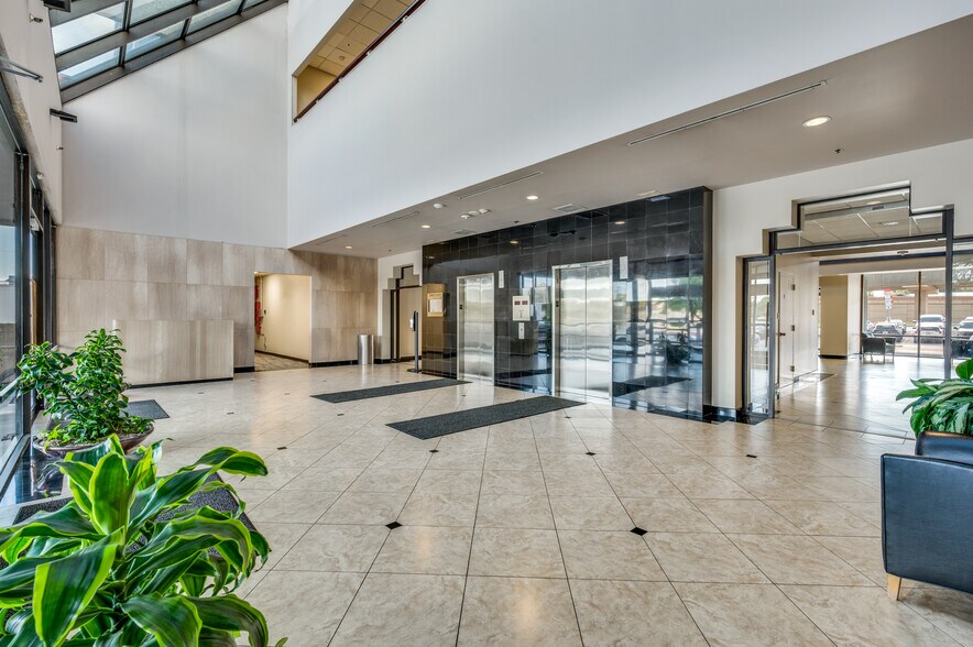 More Photos Of 860 W Airport Fwy, Hurst Office For Lease