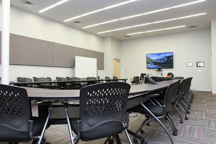 More Photos Of 817 E 4th St, Tulsa Showroom For Sale
