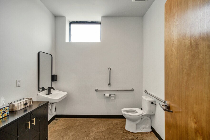 More Photos Of 611 W Philadelphia St, Detroit Freestanding For Sale