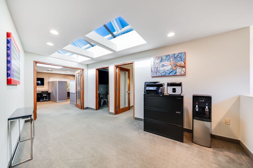 More Photos Of 385 2nd St, Laguna Beach Loft Creative Space For Sale