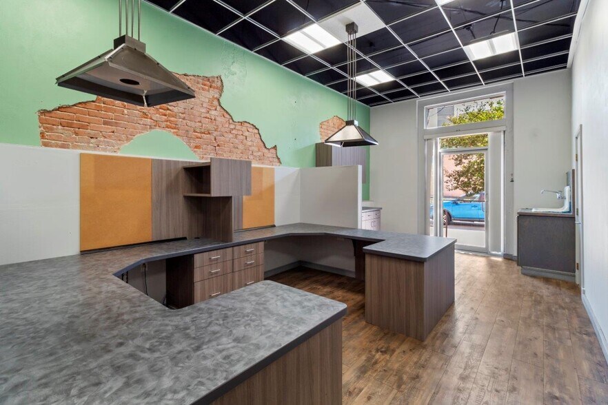 More Photos Of 106 E 26th St, Bryan Office For Lease