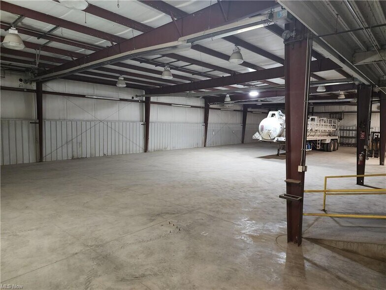 More Photos Of 2055 Greif Rd, Zanesville Warehouse For Lease