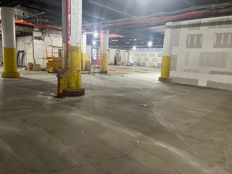 More Photos Of 56 Berry St, Brooklyn Storefront Retail Office For Lease