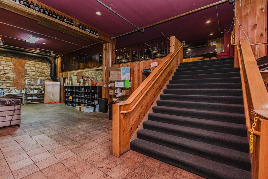 More Photos Of 830 N Kansas Ave, Topeka Bar For Sale