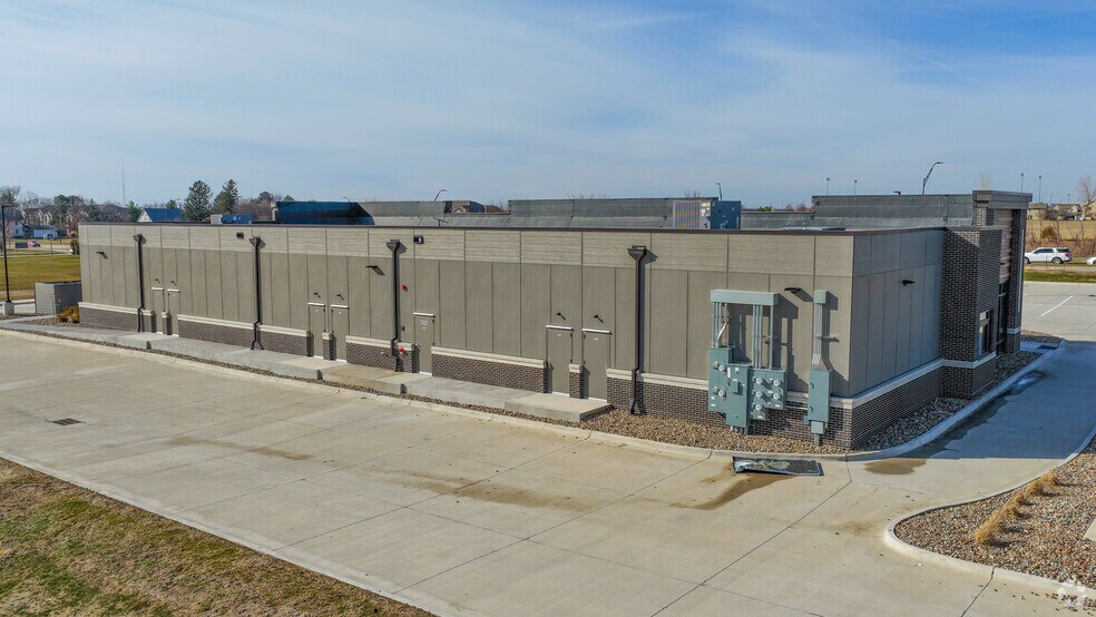 More Photos Of 10200 NW 62nd Ave, Johnston General Retail For Lease