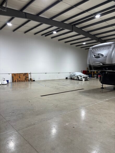 More Photos Of 2785 Klondike Rd, West Lafayette Showroom For Lease