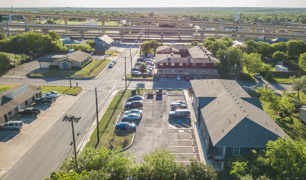 More Photos Of 8111 Landing, San Antonio Apartments For Sale