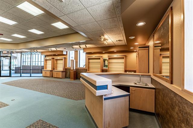 More Photos Of 34 SE Main St, Blackfoot Office For Sale