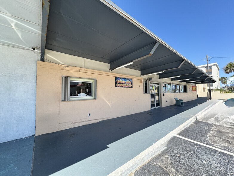 Primary Photo Of 162 S Atlantic Ave, Ormond Beach General Retail For Lease