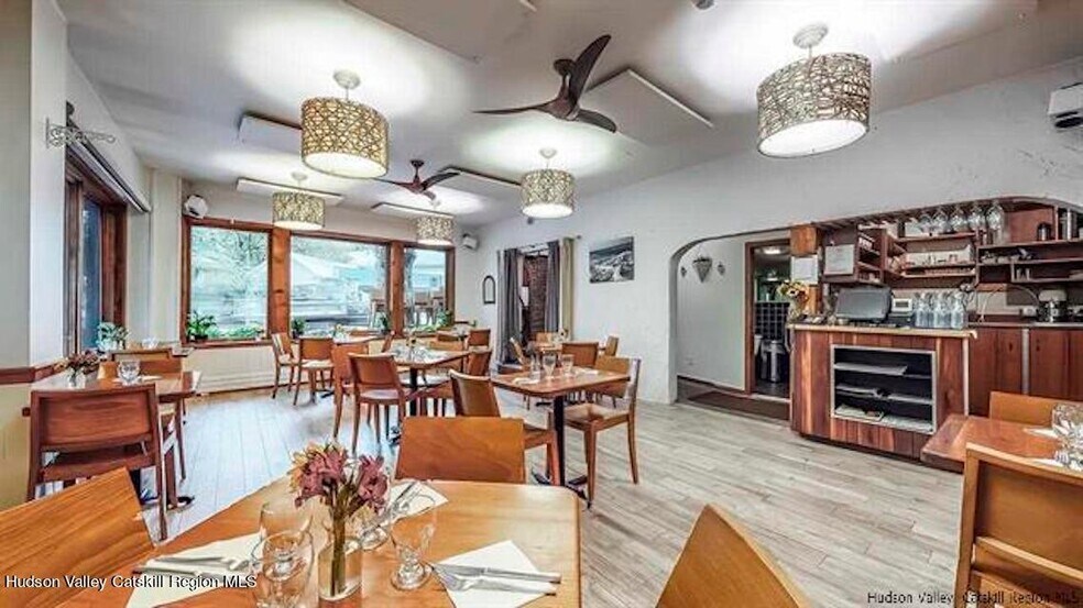 More Photos Of 51 Tinker St, Woodstock Restaurant For Sale