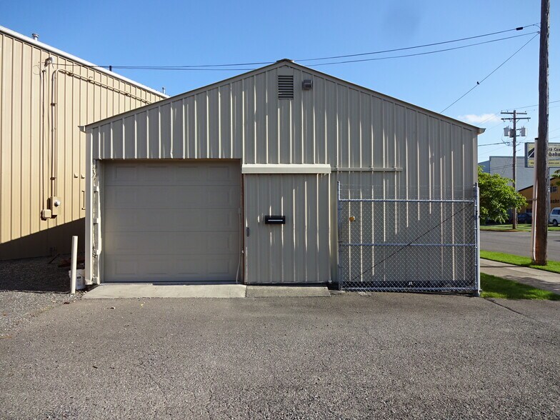 More Photos Of 1815 Ellis St, Bellingham Service For Lease
