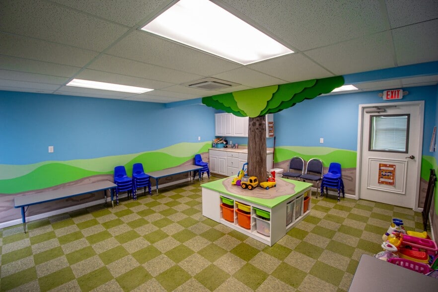 More Photos Of 23696 Northline Rd, Taylor Religious Facility For Sale