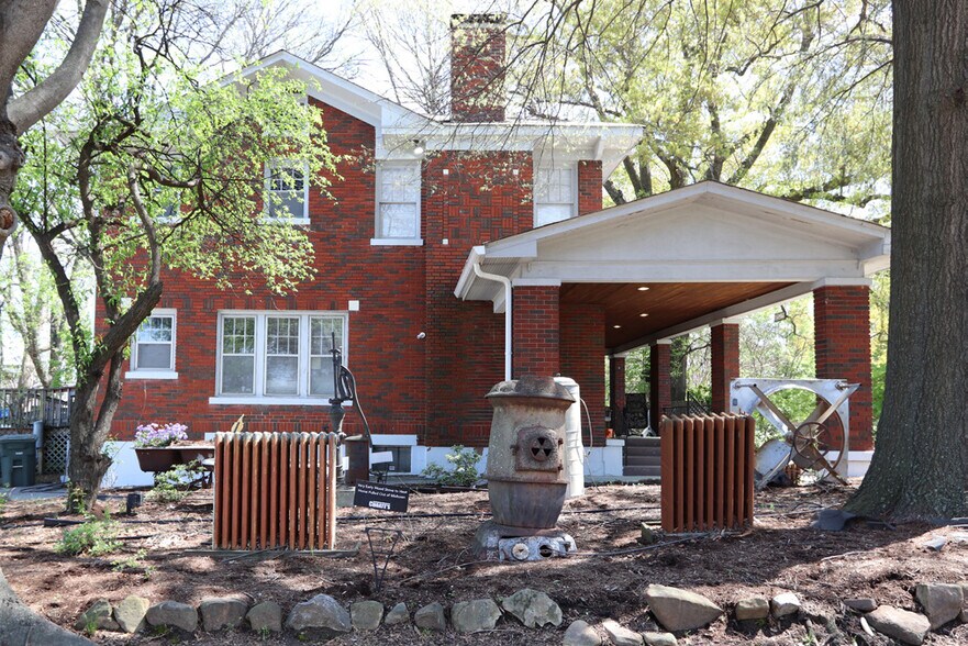 More Photos Of 2526 Sam Cooper Blvd, Memphis Office For Sale