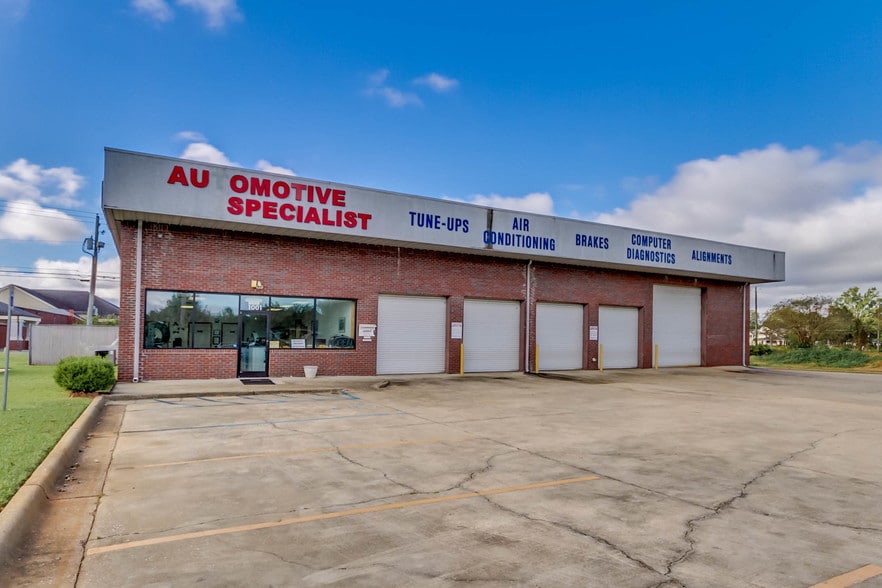 Primary Photo Of 1001 Mally St, Tuscaloosa Auto Repair For Sale