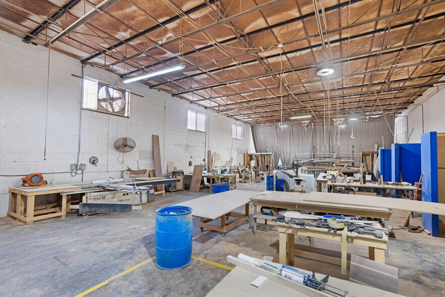 More Photos Of 7725 W 2nd Ct, Hialeah Warehouse For Sale