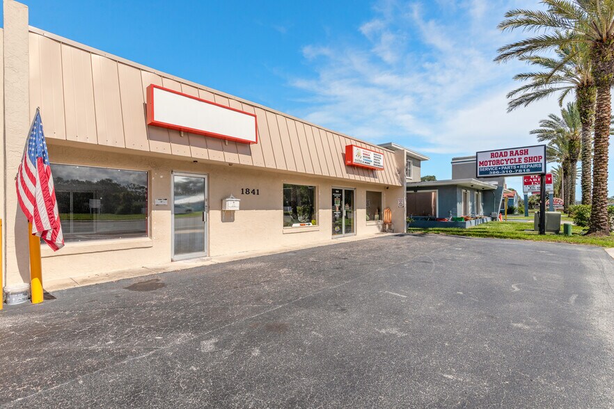 More Photos Of 1841 S Ridgewood Ave, Daytona Beach Freestanding For Sale