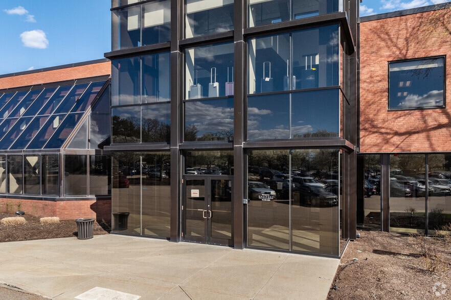 More Photos Of 575 West St, Mansfield Light Distribution For Lease