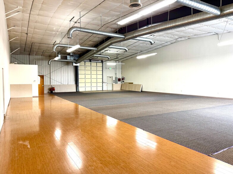 More Photos Of 1212 Ridge Rd, Cheyenne Warehouse For Lease