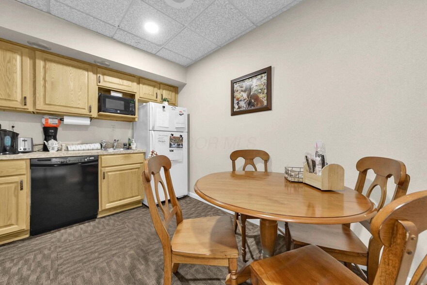 More Photos Of 444-454 E Center St, Marion Office For Sale