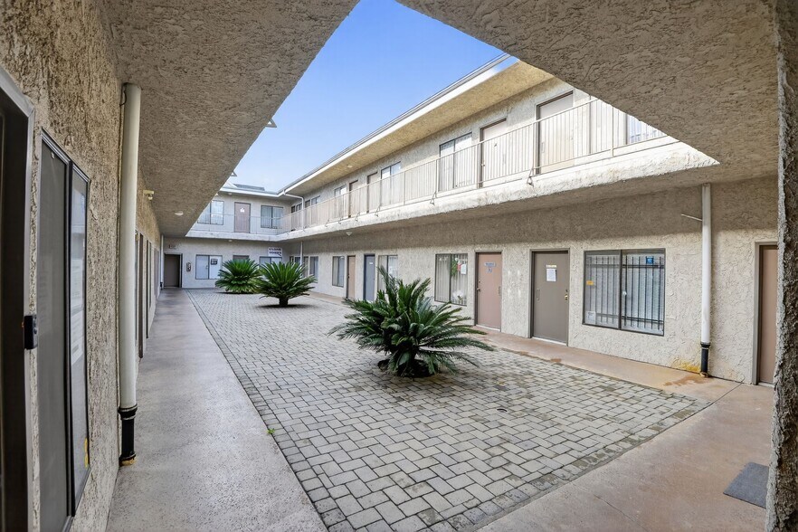 More Photos Of 815 S Central Ave, Glendale Office For Sale