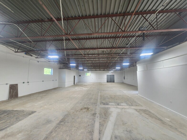 More Photos Of 925 Sherman Ave, Hamden Warehouse For Lease