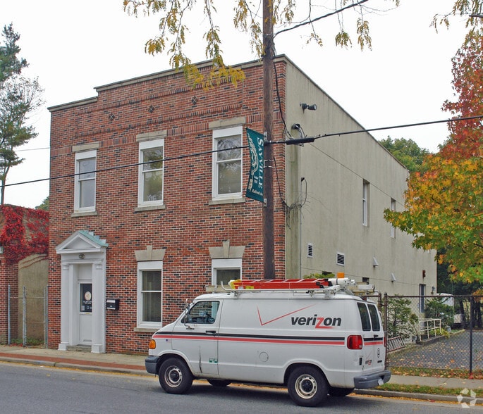More Photos Of 146 Railroad Ave, Sayville Office For Sale