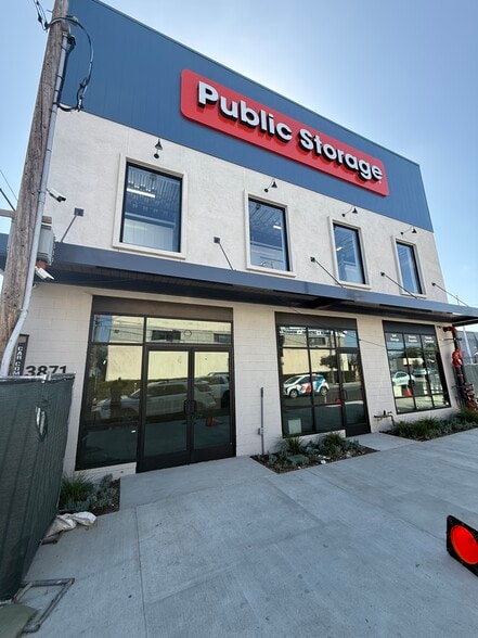 More Photos Of 3873 Grand View Blvd, Los Angeles Self Storage For Lease
