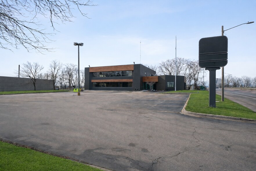 More Photos Of 150 Ann St NW, Grand Rapids Bank For Sale