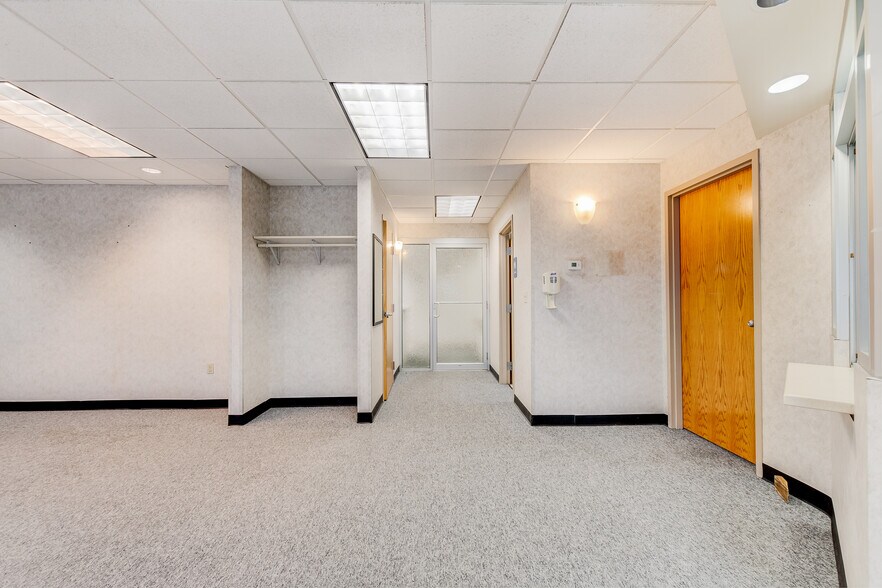 More Photos Of 860 NW Washington Blvd, Hamilton Medical For Lease