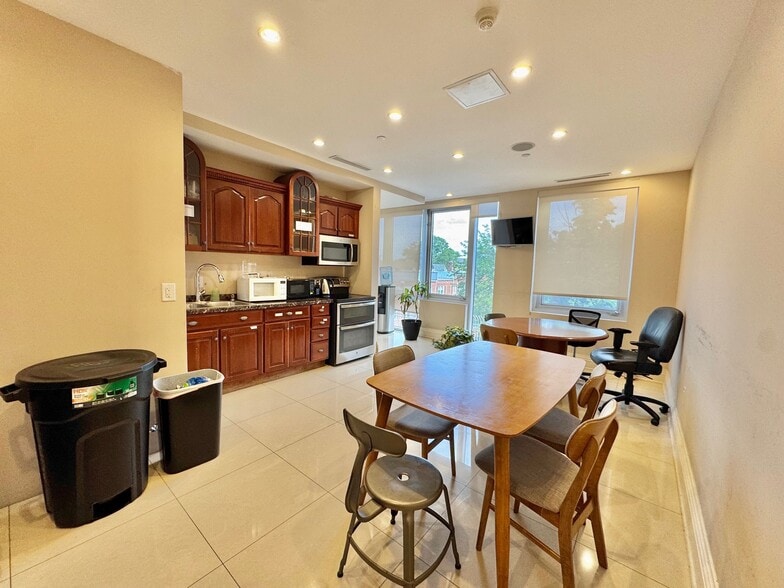 More Photos Of 215-15 Northern Blvd, Bayside Storefront Retail Office For Sale