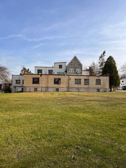 More Photos Of 1032-1038 12th Ave, Grafton Flex For Lease