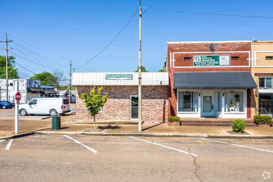 More Photos Of 1211 Main St, Tunica Storefront For Sale