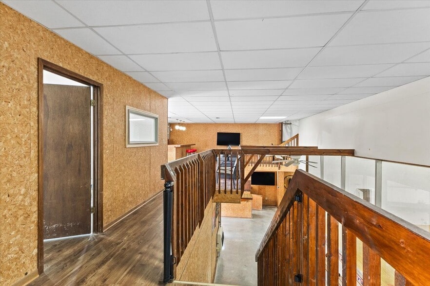 More Photos Of 309 E Springbrook Dr, Johnson City Flex For Lease