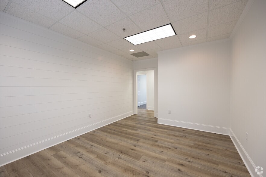 More Photos Of 284 S Main St, Alpharetta Unknown For Lease