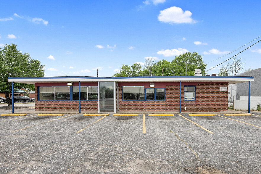 Primary Photo Of 201 N Eastern Blvd, Fayetteville Restaurant For Sale