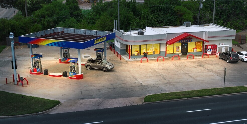 Primary Photo Of 719 S Highway 81, Duncan Service Station For Sale