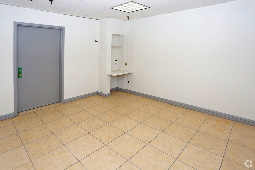 More Photos Of 5700 49th St, Maspeth Warehouse For Lease