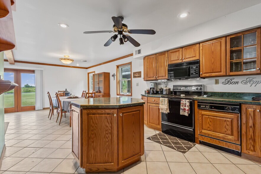 More Photos Of 2507 E 1100 N, Demotte Apartments For Sale